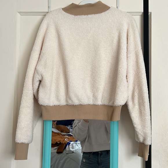 Fabletics Sherpa Crop - Picture 3 of 3